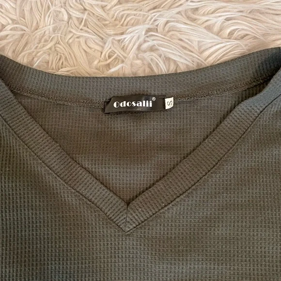 Colorblock Top | Boutique Brand - Picture 3 of 11